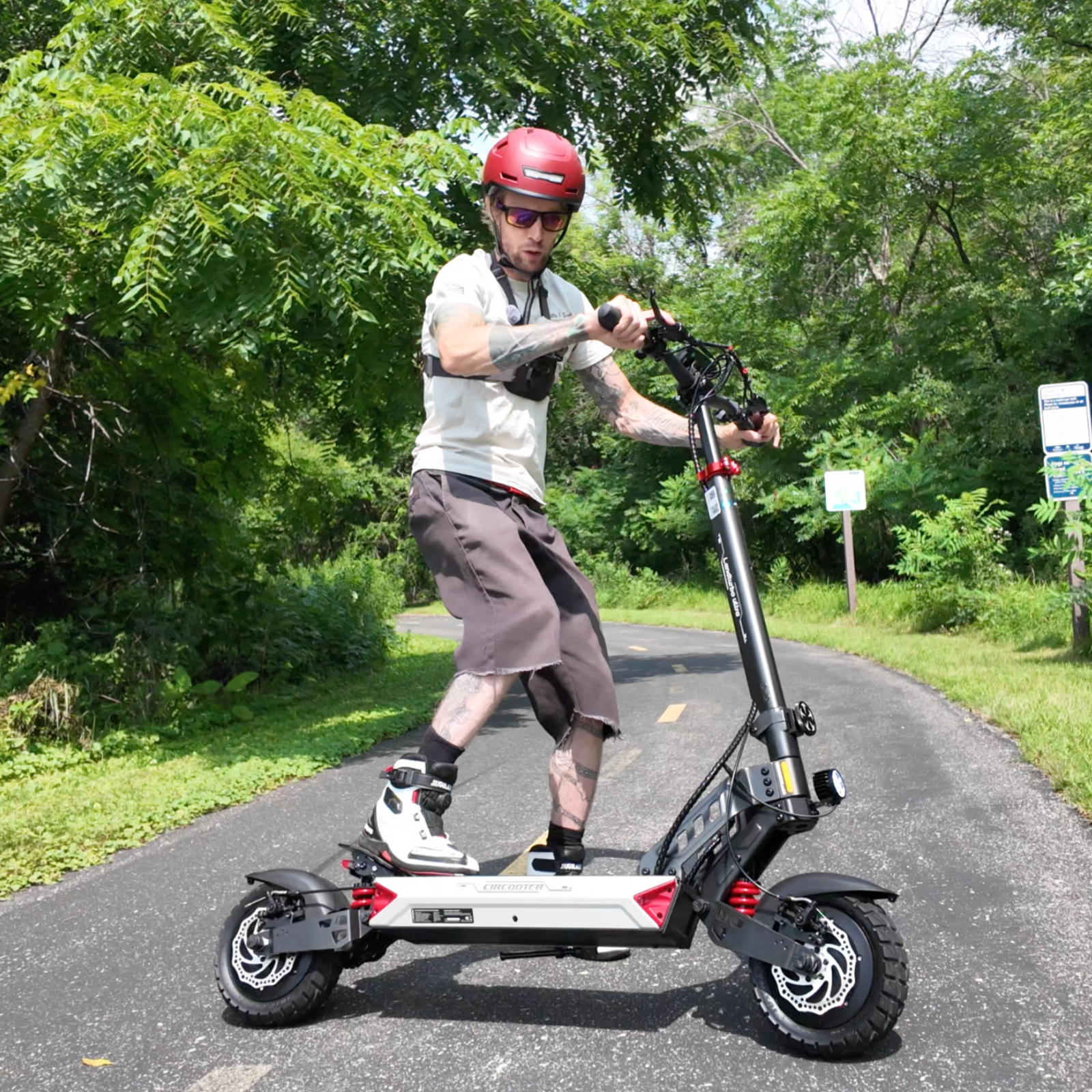 Electric Scooter vs Motorcycle for City Travel